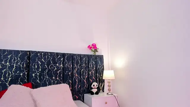 katte landerr online show from April 2026 01:18:01 PM