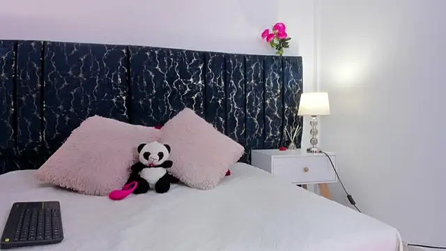 katte landerr online show from April 2026 12:50:01 PM