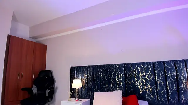 katte landerr online show from February 2026 01:11:01 PM