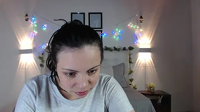 Megan 05  online show from May 2026 06:57:02 PM