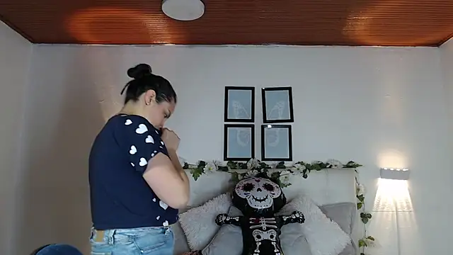 Megan 05  online show from November 2025 06:34:02 PM