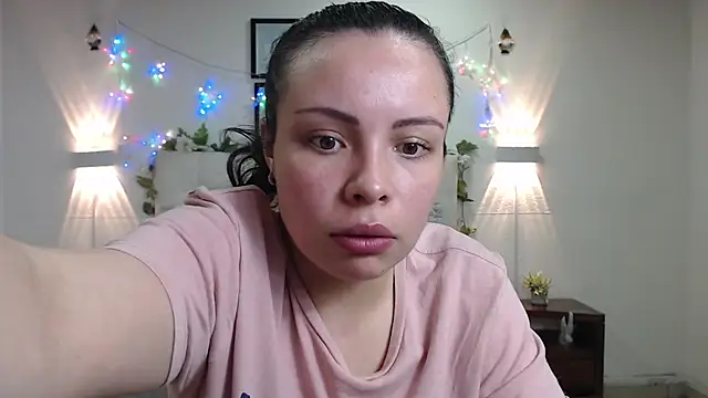 Megan 05  online show from May 2026 07:39:01 PM