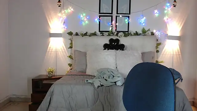 Megan 05  online show from March 2026 06:12:01 PM