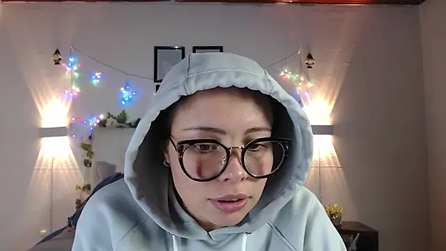 Megan 05  online show from May 2026 06:57:01 PM