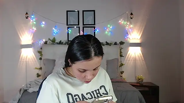 Megan 05  online show from March 2026 06:32:02 PM