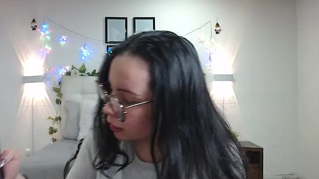 Megan 05  online show from May 2026 07:32:02 PM