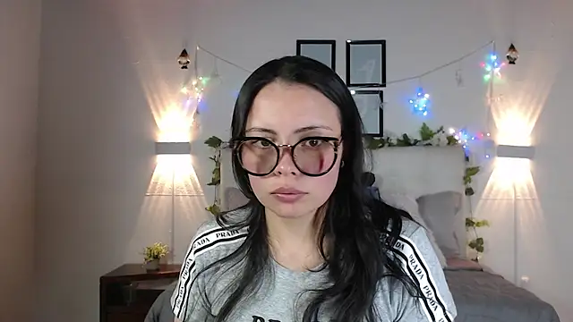 Megan 05  online show from March 2026 06:33:01 PM