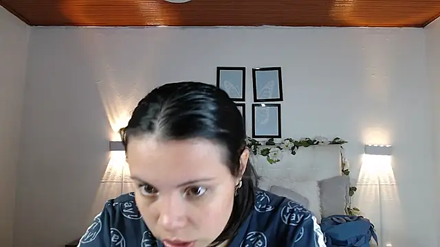 Megan 05  online show from October 2025 06:27:01 PM