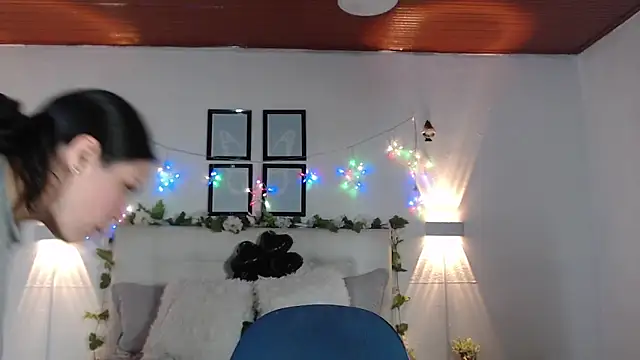 Megan 05  online show from April 2026 06:48:02 PM