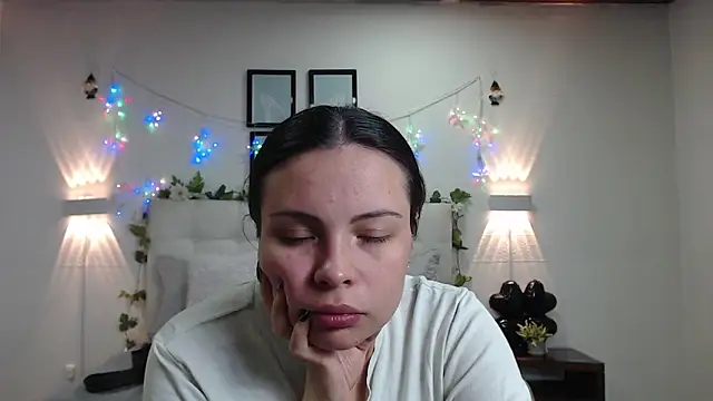 Megan 05  online show from May 2026 07:22:01 PM