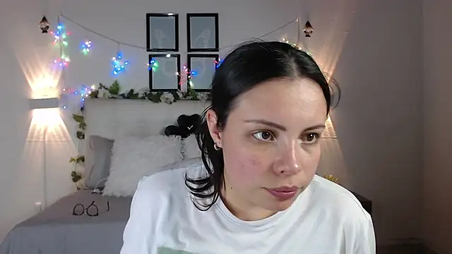 Megan 05  online show from April 2026 06:45:01 PM