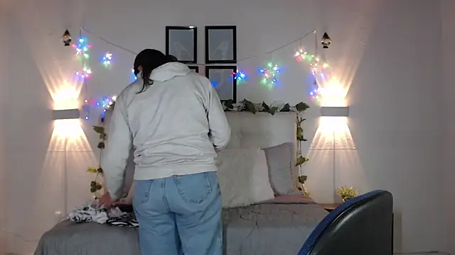 Megan 05  online show from March 2026 06:15:02 PM