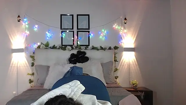 Megan 05  online show from April 2026 07:06:02 PM