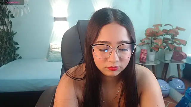 tinisweet online show from April 2026 06:59:01 PM