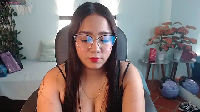 tinisweet online show from May 2026 06:23:01 PM