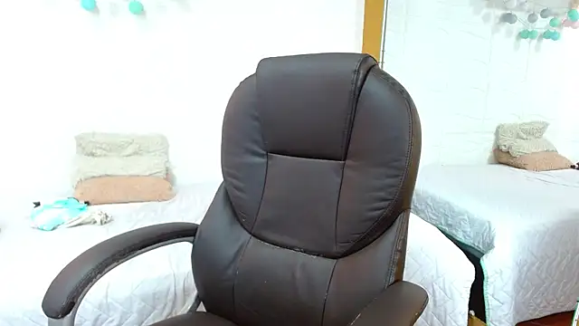 tinisweet online show from April 2026 01:39:02 PM