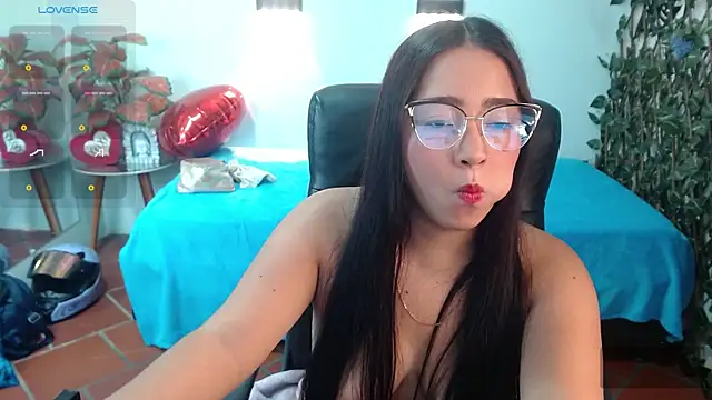 tinisweet online show from April 2026 07:52:01 PM