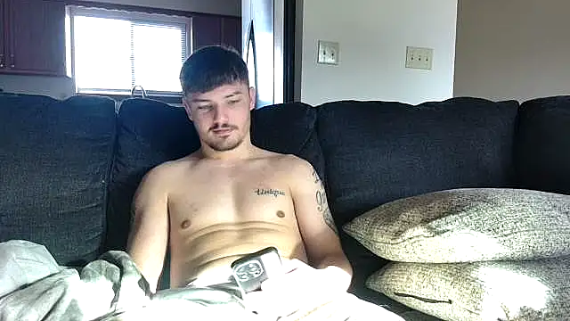 Snapshot of derekmontana2 chatting on February 2026 10:07:01 PM derekmontana2 online show from February 2026 10:07:01 PM