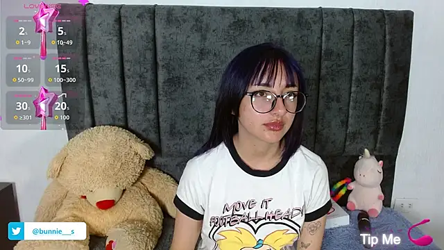 Littlee Bunny  online show from October 2025 10:40:02 AM