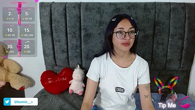 Littlee Bunny  online show from September 2025 10:32:01 AM
