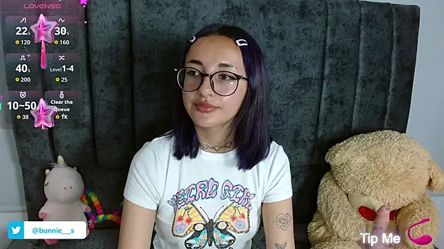 Littlee Bunny  online show from September 2025 01:05:02 PM
