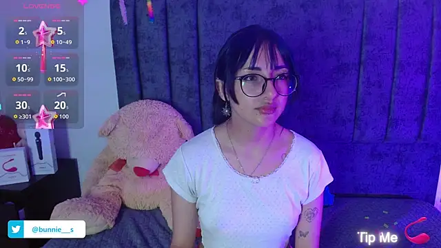 Littlee Bunny  online show from October 2025 10:38:02 AM