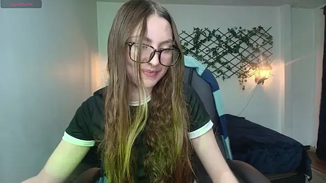 velvet  moon online show from April 2026 12:51:01 AM