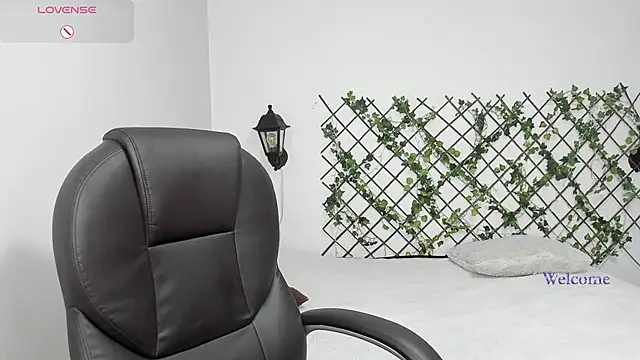 velvet  moon online show from February 2026 12:20:02 AM