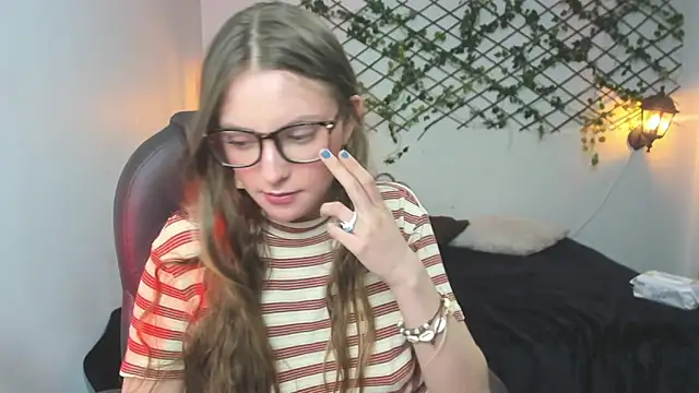 velvet  moon online show from March 2026 12:09:01 AM