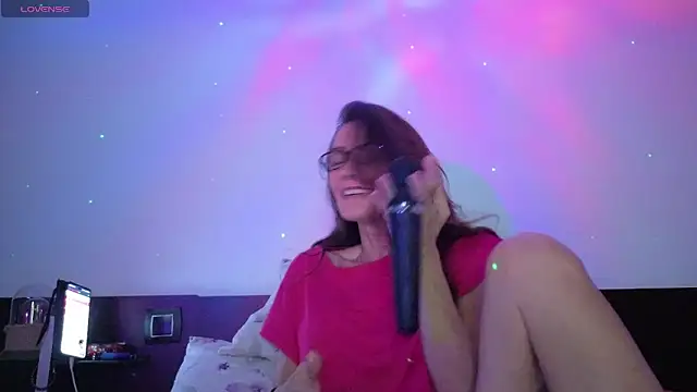 Eimikuro11 online show from October 2025 10:11:01 PM