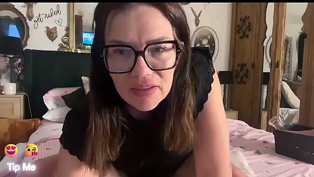 Snapshot of _Melia_ chatting on June 2026 07:37:02 PM Melia online show from June 2026 07:37:02 PM