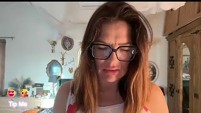 Snapshot of _Melia_ chatting on June 2026 05:50:01 AM Melia online show from June 2026 05:50:01 AM