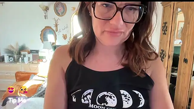 Snapshot of _Melia_ chatting on June 2026 05:51:01 AM Melia online show from June 2026 05:51:01 AM