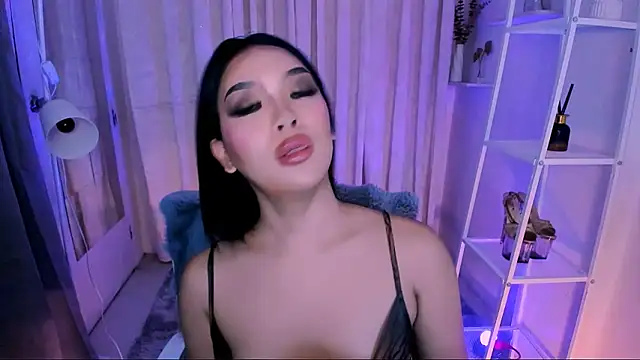 MS LUNA online show from October 2025 11:05:02 PM