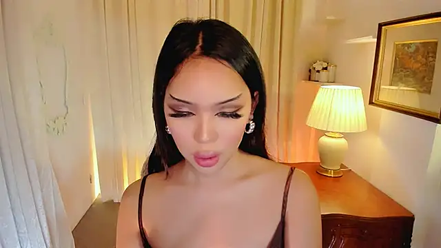 MS LUNA online show from May 2026 11:09:01 PM