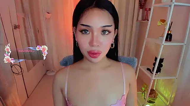 MS LUNA online show from December 2025 11:05:02 PM