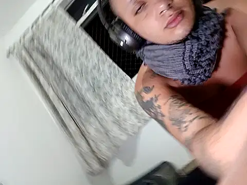 ttransviado online show from November 2025 05:00:02 AM