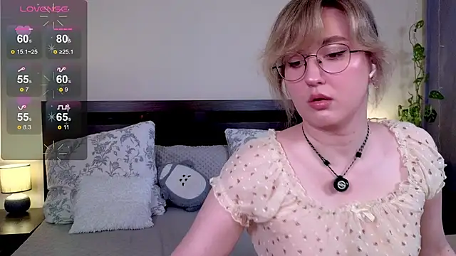 Snapshot of _AlexaFlowers_ chatting on May 2026 10:11:02 AM AlexaFlowers online show from May 2026 10:11:02 AM