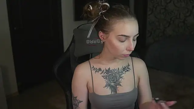 Snapshot of lis_silver chatting on November 2025 06:51:02 PM lis silver online show from November 2025 06:51:02 PM