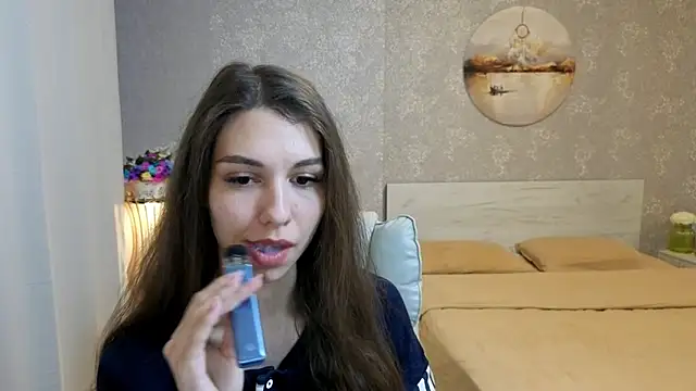 Snapshot of KellyShines chatting on June 2026 04:19:01 PM KellyShines online show from June 2026 04:19:01 PM