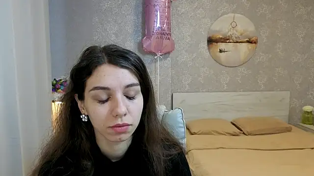 Snapshot of KellyShines chatting on June 2026 01:06:02 PM KellyShines online show from June 2026 01:06:02 PM