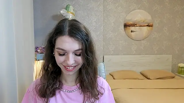 Snapshot of KellyShines chatting on April 2026 02:08:01 PM KellyShines online show from April 2026 02:08:01 PM