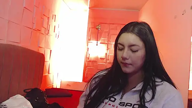 Megara 25 online show from December 2025 05:06:01 PM