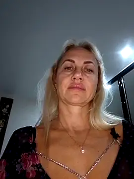 Snapshot of KissMiSveet chatting on October 2025 06:29:02 PM KissMiSveet online show from October 2025 06:29:02 PM