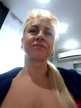 Snapshot of KissMiSveet chatting on February 2026 02:12:02 PM KissMiSveet online show from February 2026 02:12:02 PM