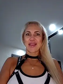 Snapshot of KissMiSveet chatting on October 2025 06:34:02 AM KissMiSveet online show from October 2025 06:34:02 AM