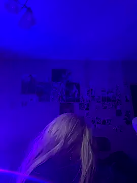 Akira-ivy online show from September 2025 06:56:01 PM