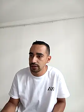 stivenlujan69 online show from April 2026 08:31:01 PM