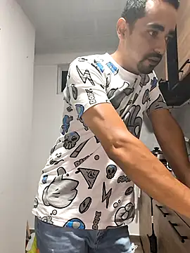 stivenlujan69 online show from November 2025 01:17:02 AM