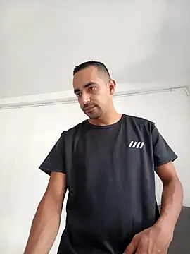 stivenlujan69 online show from April 2026 08:34:01 PM